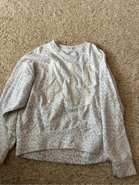 Girls tan GAP leopard print crew neck sweater 🤍🐆
